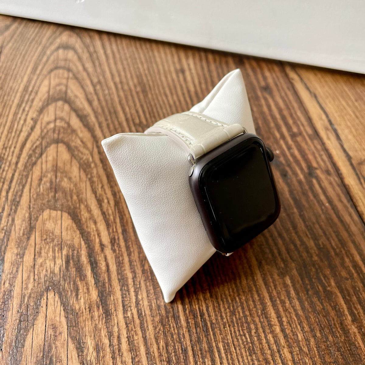 NEW White Pearl Apple Watch Band 1_1200x1200.jpg?v=1703618676 main image 3